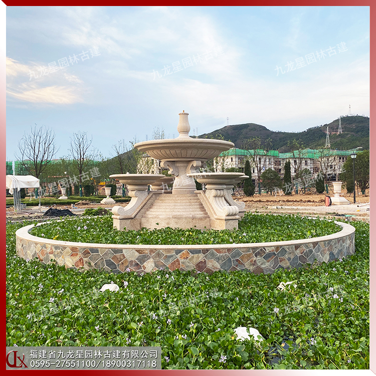 黃銹石石雕噴泉圖片