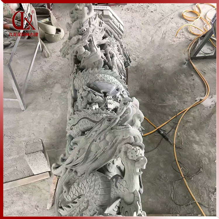 廣場(chǎng)石雕龍柱圖片